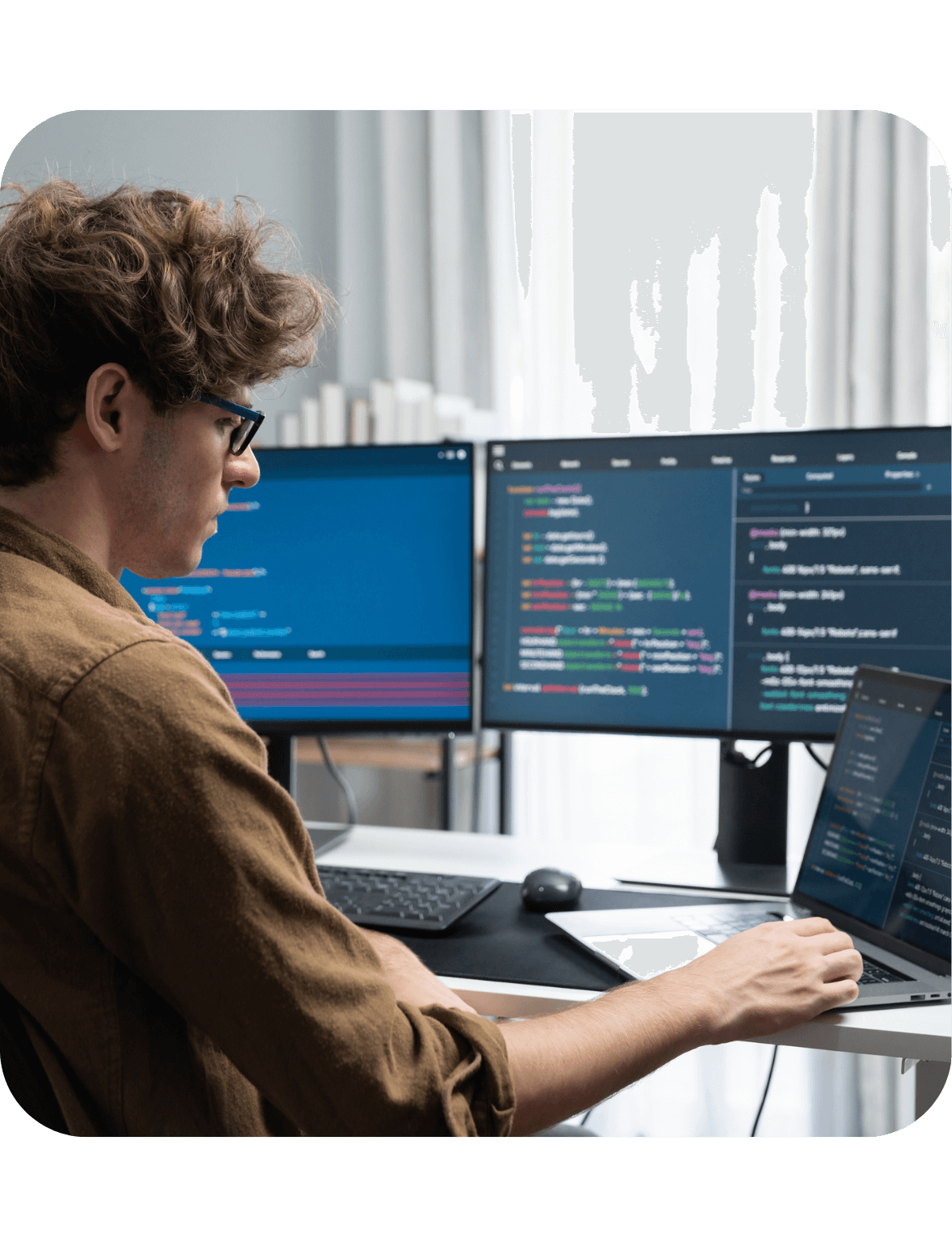 Developer-bezig-met-API-integreren-voor-Incontrol
