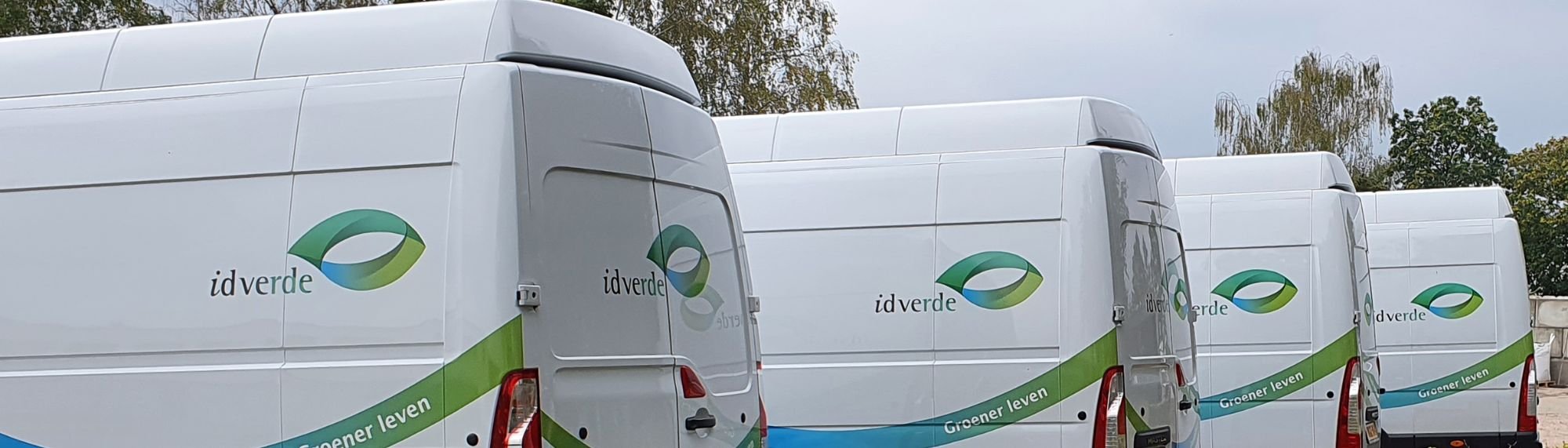 White-Idverde-bus-with-their-brandlogo